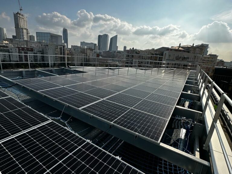 Installation photovoltaïque 700kWc sur le nouveau siège social de Engie à Paris La Défense