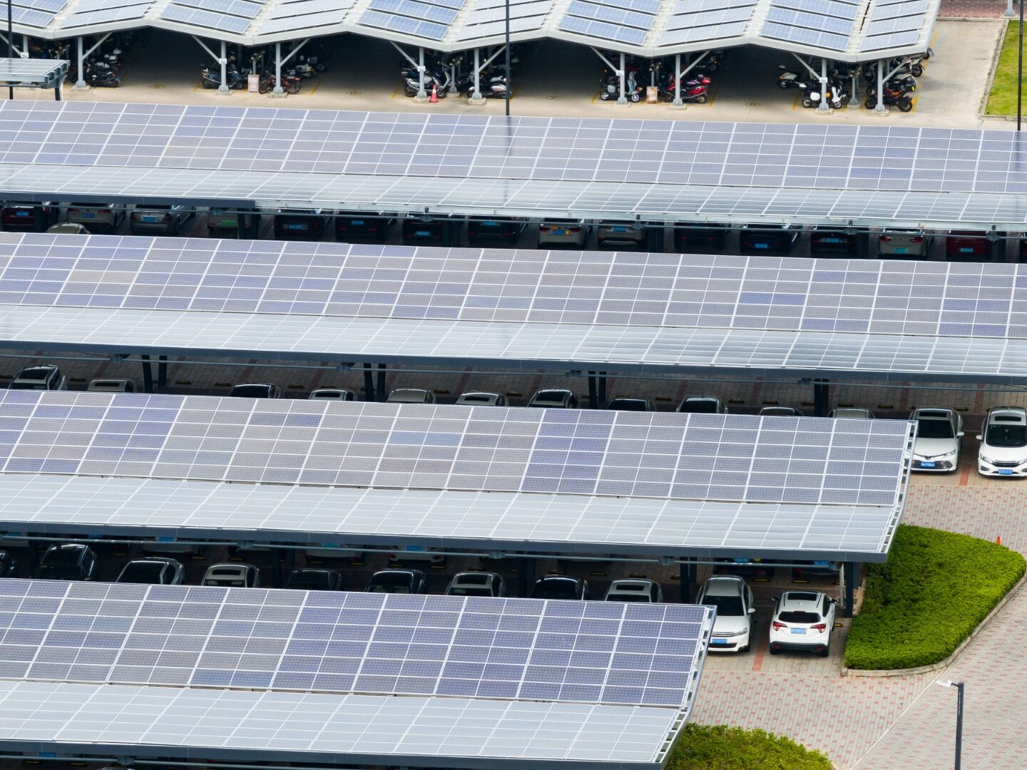Installation photovoltaïque en ombrières de parking