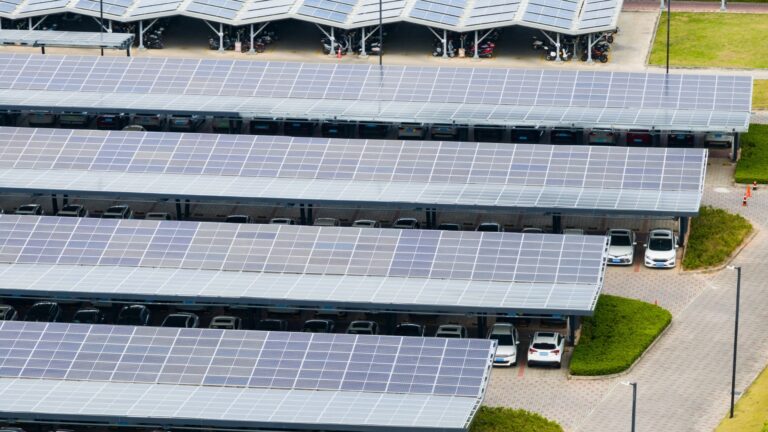 Installation photovoltaïque en ombrières de parking
